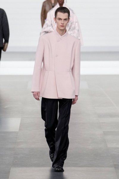 Dior: как прошел показ Кима Джонса в парижской École militaire