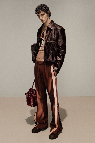 Как худрук Acne Studios Джонни Йоханссон поженил спортшик и дэндикор в новой коллекции?