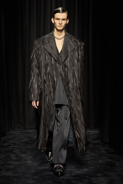 Хайлайты прощального показа Люси и Люка Мейер для Jil Sander: бахрома, мех и пайетки