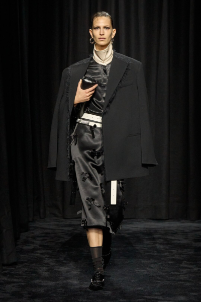 Хайлайты прощального показа Люси и Люка Мейер для Jil Sander: бахрома, мех и пайетки
