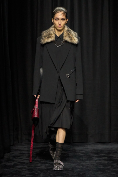 Хайлайты прощального показа Люси и Люка Мейер для Jil Sander: бахрома, мех и пайетки