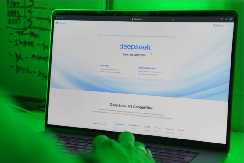 Личный опыт: как я скачал на обычный MacBook DeepSeek (не приложение, а всю нейросеть!) и зачем это простым пользователям