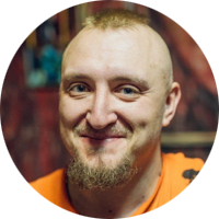 «Звезды здесь все, но я — легенда»: как певец Прохор Шаляпин стал всеобщим (и нашим!) медиа дарлингом?