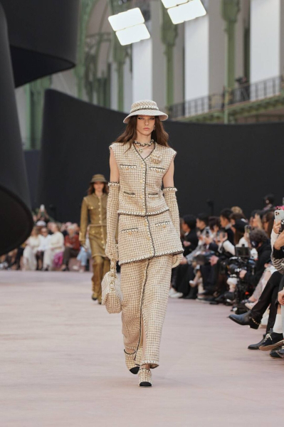 Chanel: как прошел показ осенне-зимней коллекции под куполом Гран-Пале?