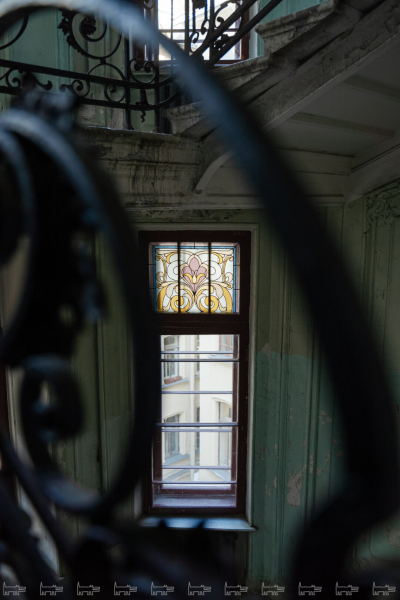 Как жить в памятнике архитектуры: реставрация дверей, витражей и курсы ЖКХ — уникальный опыт жильцов дома Бака