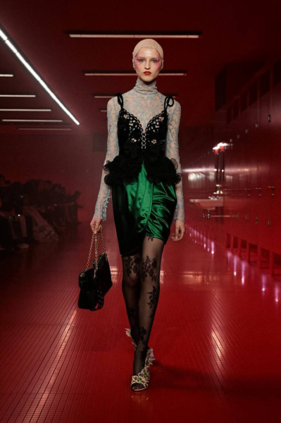 Valentino: как прошел показ осенне-зимней коллекции Алессандро Микеле?