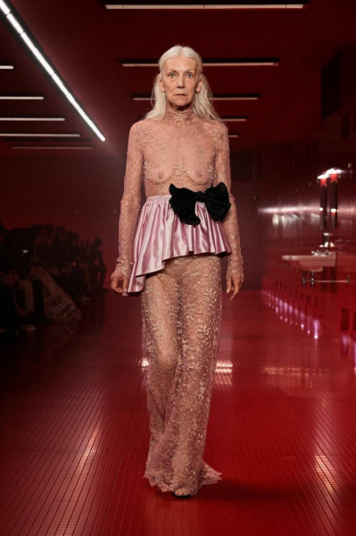 Valentino: как прошел показ осенне-зимней коллекции Алессандро Микеле?