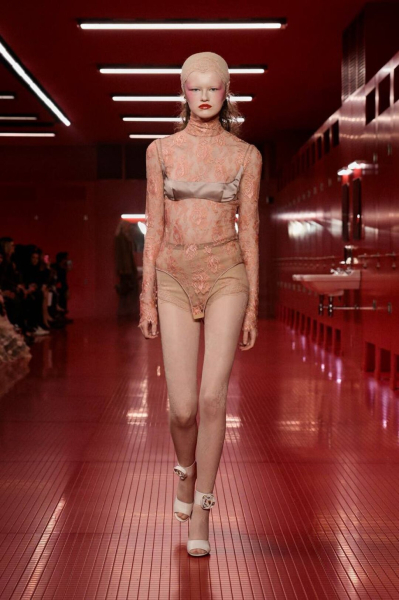 Valentino: как прошел показ осенне-зимней коллекции Алессандро Микеле?