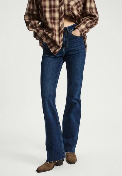 Интеллигентный клеш: bootcut — идеальные джинсы для фигуры plus size