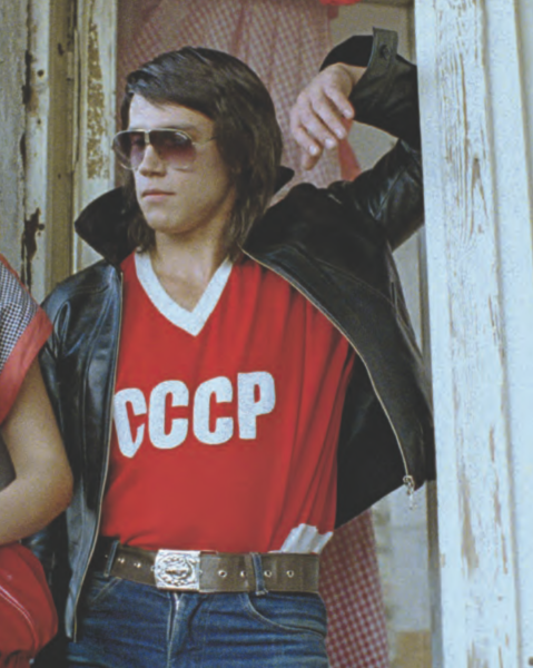 Как Надежда Васильева крахмалила хлопковые костюмы для фильма «Про уродов и людей»? И как туфли Минни Маус превратились в лакированные лодочки Анжелики из «Груза 200»?