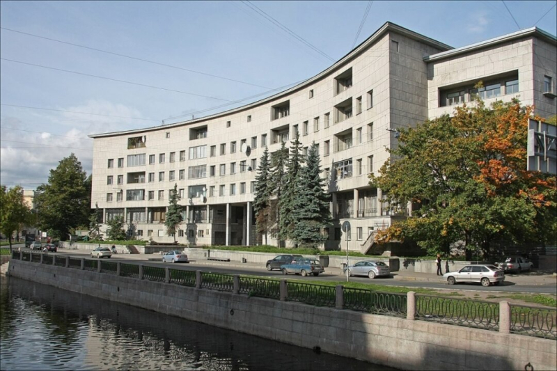 Лурье-трип: Первая визионерская экскурсия Льва Яковлевича по Петербургу, которая работает как машина времени