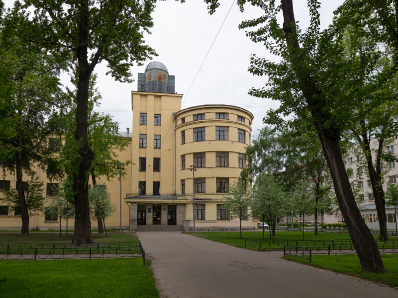 Лурье-трип: Первая визионерская экскурсия Льва Яковлевича по Петербургу, которая работает как машина времени