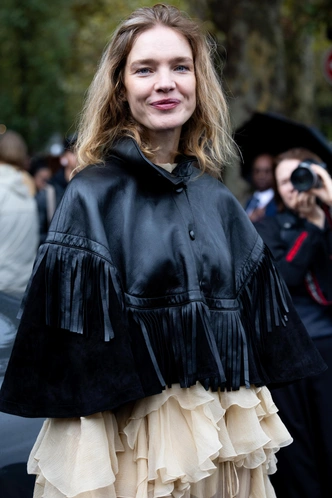 Платье в стиле Chloe, замшевые казаки и еще 4 вещи в стиле бохо-шик, которые нужны вам в 2025 году