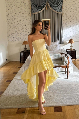 Самый трендовый оттенок сезона: 15 модных вещей в цвете butter yellow (и с чем их носить)