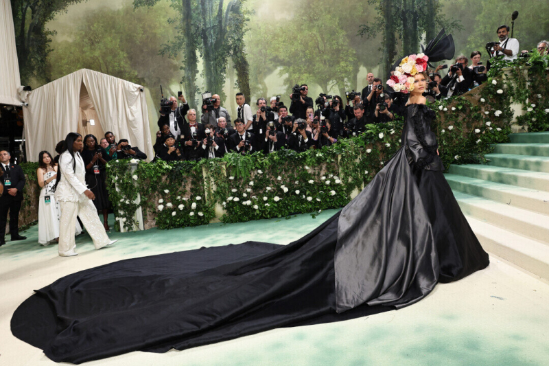 50 самых ярких нарядов в истории Met Gala: то самое «мокрое» платье Ким Кардашьян, Золушка-Зендея и Доджа Шупетт-Кэт