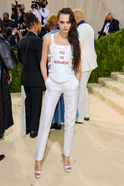 50 самых ярких нарядов в истории Met Gala: то самое «мокрое» платье Ким Кардашьян, Золушка-Зендея и Доджа Шупетт-Кэт