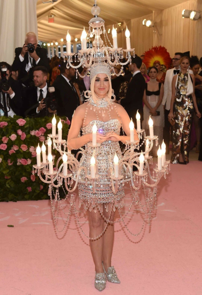 50 самых ярких нарядов в истории Met Gala: то самое «мокрое» платье Ким Кардашьян, Золушка-Зендея и Доджа Шупетт-Кэт