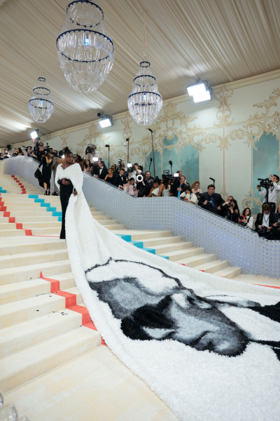 50 самых ярких нарядов в истории Met Gala: то самое «мокрое» платье Ким Кардашьян, Золушка-Зендея и Доджа Шупетт-Кэт