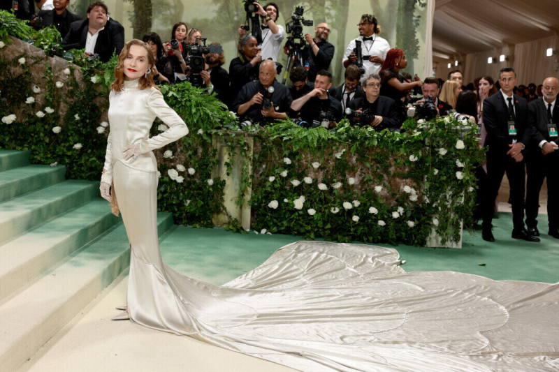 50 самых ярких нарядов в истории Met Gala: то самое «мокрое» платье Ким Кардашьян, Золушка-Зендея и Доджа Шупетт-Кэт