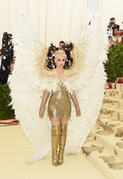 50 самых ярких нарядов в истории Met Gala: то самое «мокрое» платье Ким Кардашьян, Золушка-Зендея и Доджа Шупетт-Кэт