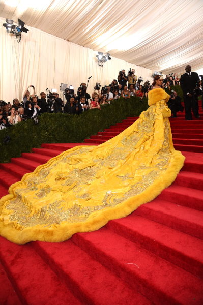 50 самых ярких нарядов в истории Met Gala: то самое «мокрое» платье Ким Кардашьян, Золушка-Зендея и Доджа Шупетт-Кэт