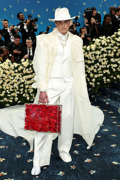 Худшие выходы Met Gala 2025: Доджа Кэт, Шакира, Лиса, Холли Берри