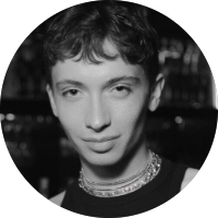 Илья Куруч, Юлия Матвиенко, Евгения Сероусова, Джессика: посмотрите на съемку селебрити в луках финалистов конкурса «Новые имена в моде» — 2025!