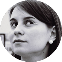 Илья Куруч, Юлия Матвиенко, Евгения Сероусова, Джессика: посмотрите на съемку селебрити в луках финалистов конкурса «Новые имена в моде» — 2025!