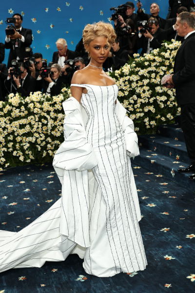 Лучшие выходы Met Gala 2025: Мадонна, Деми Мур, Рианна, Лана Дель Рей, Николь Кидман