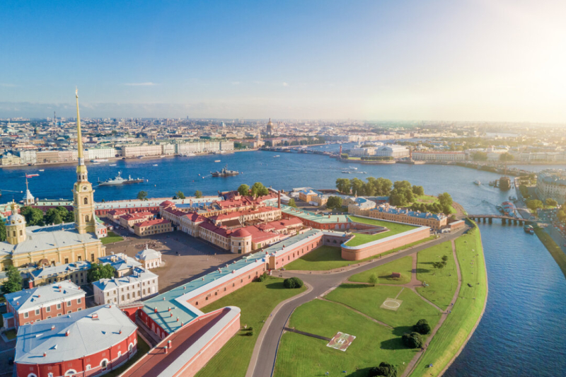Первые строители Петербурга — кем они были, откуда приехали, что ели и от чего умирали? И как выглядели!