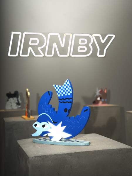 В IRNBY Art Room собрали дневник снов и воспоминаний «Истории без начала, сказки без конца» — с «полароидами» стрит-артиста Сергея Rusich